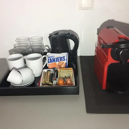 Bed & Breakfast 49 *